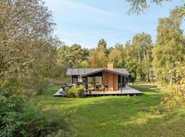 Holiday Home Skjold - 600m from the sea in Djursland and Mols by Interhome, feriehus i Grenå
