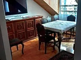 Pokój prywatny 4 osobowy ze wspólna kuchnia i łazienka