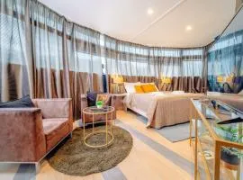 Miami Lovely romantic Garden apartment with whirlpool