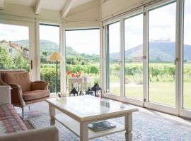 Wonderful Villa among the Vineyards, cabaña o casa de campo en Palt