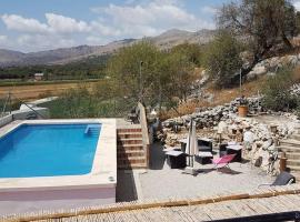 Maison Andalouse avec piscine, semesterboende i El Almendral