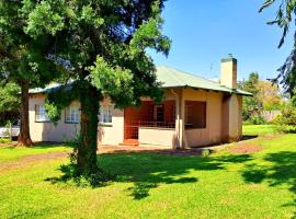 Pine Forest Cottage, hotell i Sabie