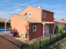 Maison avec piscine et pétanque Vaucluse Isle-sur-la-Sorgue Lagnes, vacation home in Lagnes