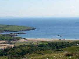 Two bed bungalow with sunroom and stunning views, villa í Killybegs