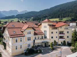 Hotel Kronplatz, hotel Valdaorában