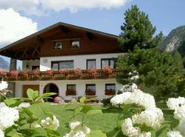 Ferienhaus Gapp, hotel v destinaci Elmen