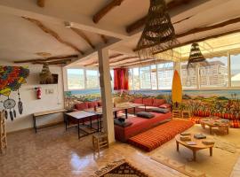 Happy Surf Hostel, hotel a Taghazout