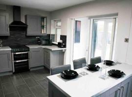 SL Luxury 3 Bedroom Home, holiday home in Holly Lane