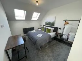 Brand New High Spec House with Parking & Wi-Fi By Home Away From Home - A