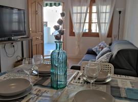 Adosado con jardín y patio interior en Mar Menor, ваканционна къща в Сантяго де ла Рибейра