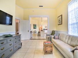 Cozy Thomasville Cottage - Walk to Downtown!, cheap hotel in Thomasville