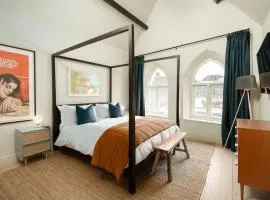 Stylish Seaside home with King beds and parking