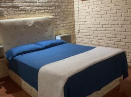 Habitaciones amplias con baño y garage privado Motel Coloso, guest house in Salto
