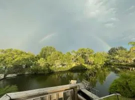 4BR Private Dock, Warm Spring Canal, Kayaks, Canoe