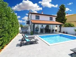 Family friendly house with a swimming pool Galizana, Fazana - 20593