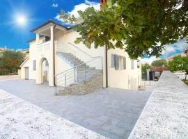 Apartments with parking space Pula - 20794