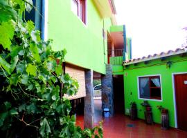 HOSTAL CAMARGO, hotel v destinaci Camargo