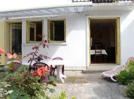Maison F6 en centre-ville de Royan, à 150m de la plage, avec garage et jardin - FR-1-71-55