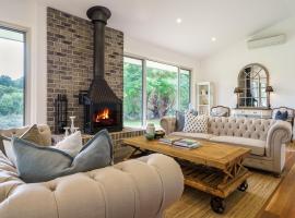 Joie de Vivre - SUNDAY FOR FREE, holiday home in Red Hill
