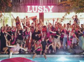 Lushy Hostel Canggu, hotel v destinaci Canggu