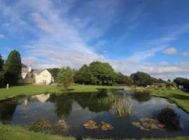 Cornish country getaway, hotel with parking in Callington