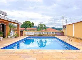 Chacara elegante com piscina e lazer em Atibaia SP