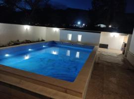 Alojamiento entero: chalet., hôtel avec piscine à Alicante