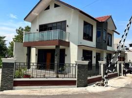Villa Munjul Indah - Majalengka, hotel em Jatipamor