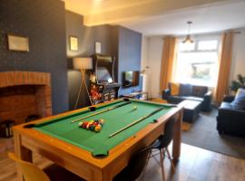 Family friendly, Modern House just 1m from Bike Park Wales, ξενοδοχείο σε Merthyr Tydfil