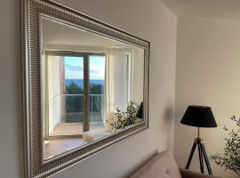 Pinea Apartments, hotel with hot tubs in Pobierowo