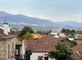 casa na aldeia - entre Fundão e Covilhã, hotel v destinácii Pêro Viseu