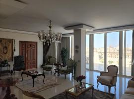 Rooftop Apartment with Terrace, מלון ליד German University in Cairo GUC, קהיר