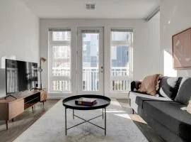 2B w WD Gym Rooftop Steps from T stop BOS-532