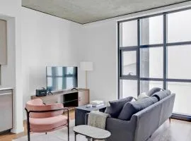 Downtown 1BR w Gym WD BBQ nr Dining Shops SEA-400