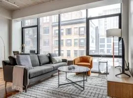 River North 1br w gym lounge roof nr Riverwalk CHI-899