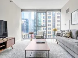 Loop 1BR w Pool Gym nr Financial District CHI-261