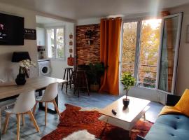 Appartement lumineux cosy et calme proche du métro, ваканционно жилище в Кретей