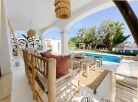 Celebrate Life's Precious Moments at Can Saca!, holiday home in Sant Jordi