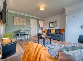 Contractor House near Birmingham City Centre HS2 BCU and ASTON University M6 Motorway Private Garden FREE Superfast WIFI