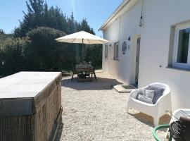 Pine 3 Inn, holiday home, activities and more, семеен хотел в Boavista dos Pinheiros