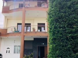 Villa 1 Uklala: Kamëz şehrinde bir otel