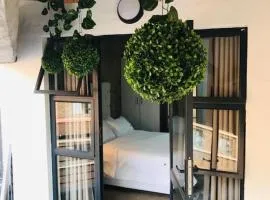 Dream Abodes at Cozy Craftmans Ship, Maboneng