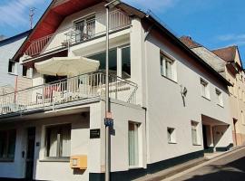 Ferienwohnung an der Mosel, Julia, hotel in Senheim