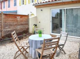 Stunning Home In Bdoin With 2 Bedrooms And Wifi, vakantiehuis in Bédoin