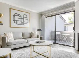 Woodland Hills 1BR w Pool Gym nr Warner Center LAX-697