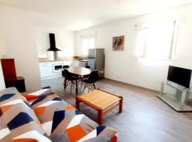 appartement 45m2 parking gratuit en plein centre ville, hotel u gradu Valra-Plaž