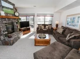 Seven Springs Stonegate 2 Bedroom Standard Condo, Ski-In Out, Sleeps 8! condo