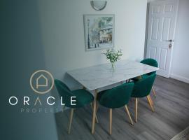 Modern Townhouse Apartment with FREE Parking, Wifi & Netflix, hotelli kohteessa Stratford-upon-Avon