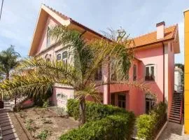 House sea view in Moledo with balcony and Internet.