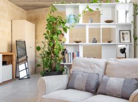 Roam Gozo - Studio Hamrija - Modern Cozy Tiny Home Set In Gozo's Oldest Village, ξενοδοχείο σε Xewkija